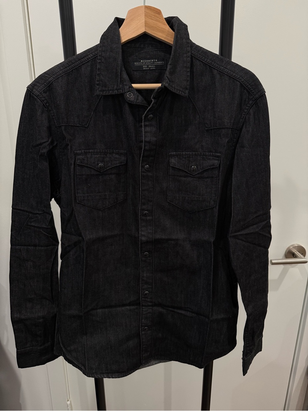 Allsaints Men's pearl button denim shirt in black - Picture 3 of 7